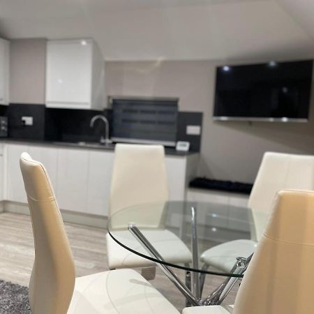 Amazing Central High Street Self Contained Apartments By Syl Watford  Eksteriør billede