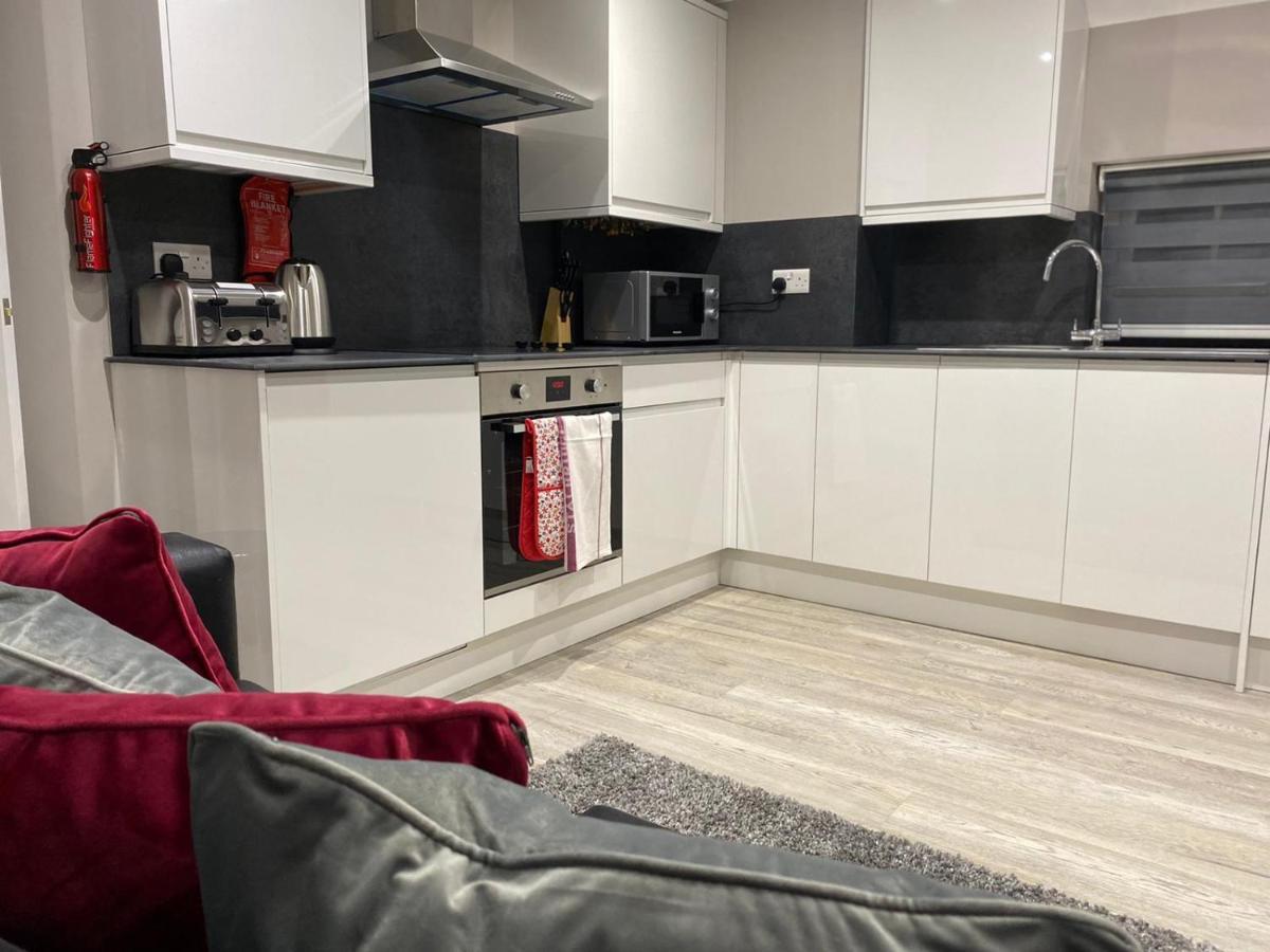 Amazing Central High Street Self Contained Apartments By Syl Watford  Eksteriør billede