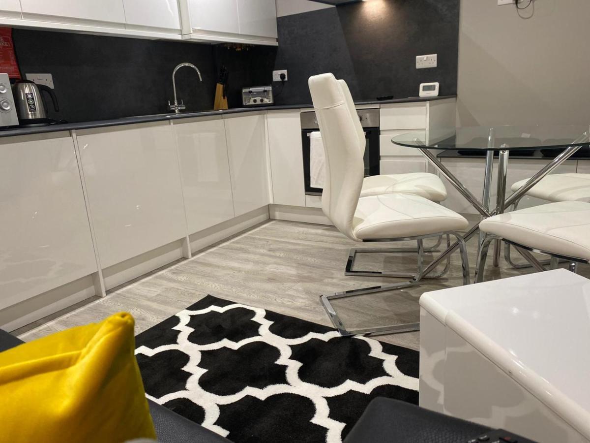 Amazing Central High Street Self Contained Apartments By Syl Watford  Eksteriør billede