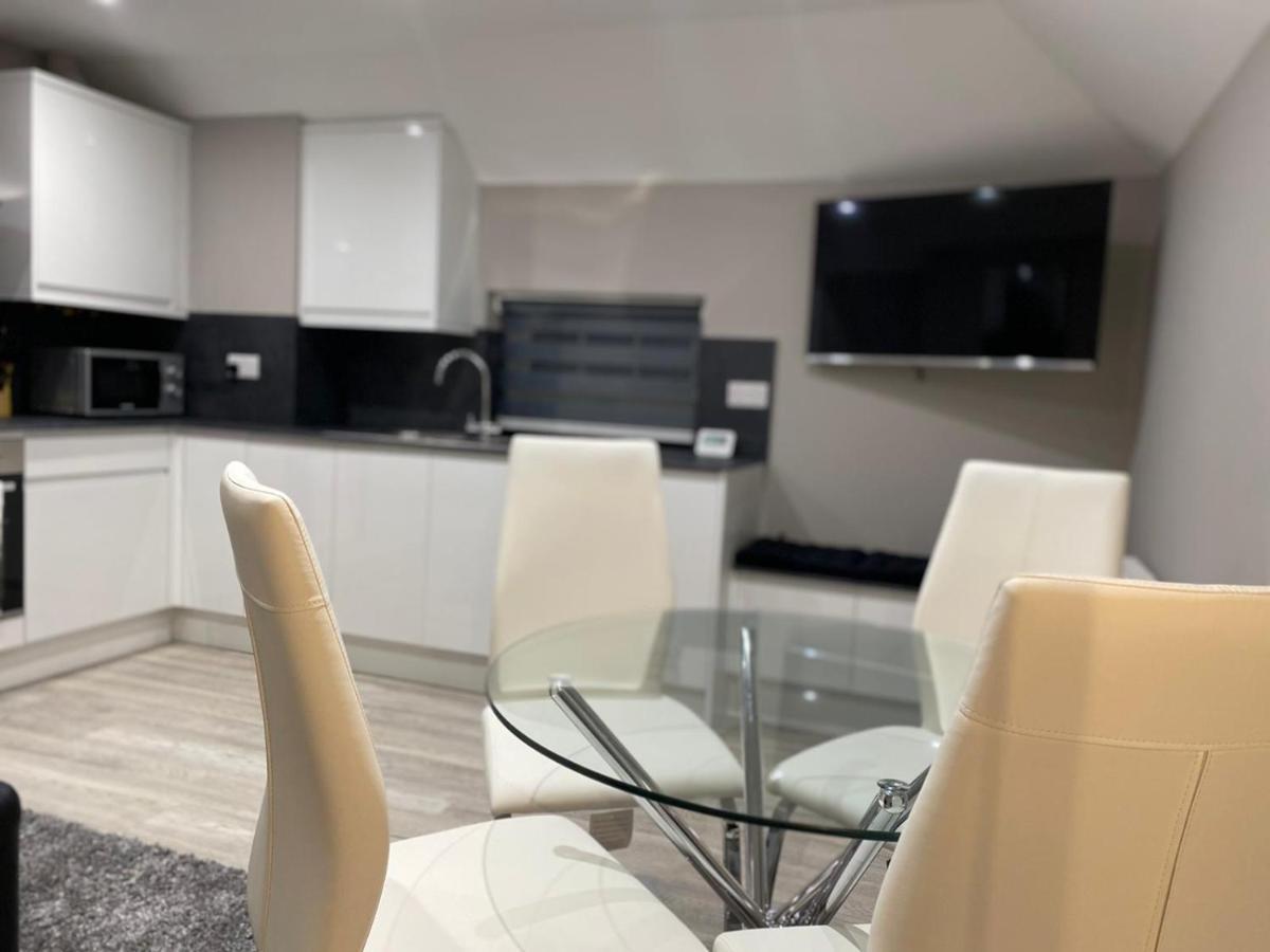 Amazing Central High Street Self Contained Apartments By Syl Watford  Eksteriør billede